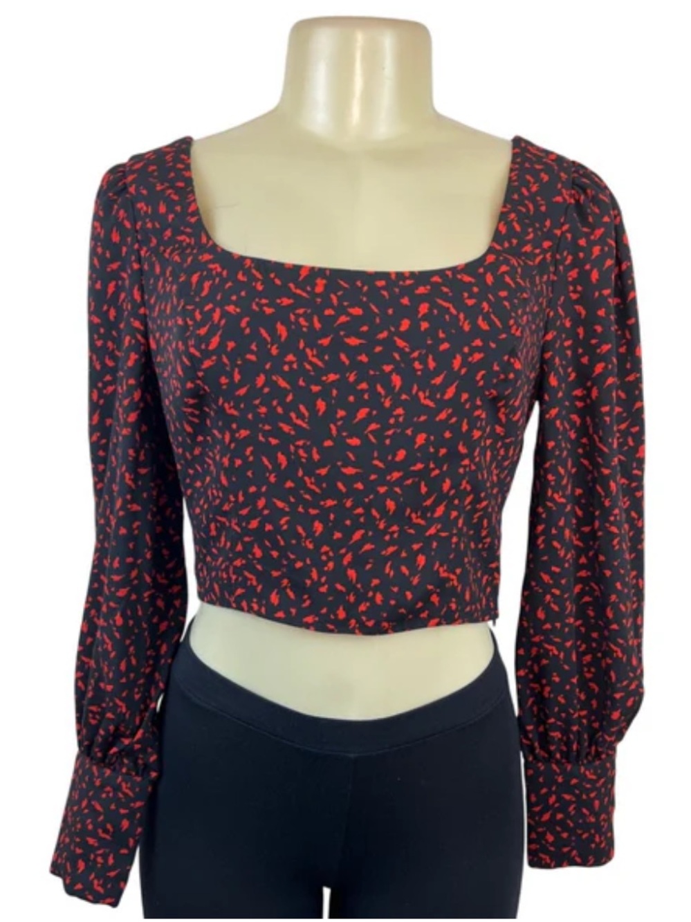 Black & Red Print Cropped Long Sleeve Top